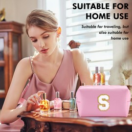 URSKYTOUS - Bolsa de maquillaje con inicial para mujer, bolsa de cosméticos grande, bonita bolsa de maquillaje rosa para cartera, bolsa de aseo con cierre, organizador de piel sintética, brochas de maquillaje, bolsa de almacenamiento de maquillaje, P