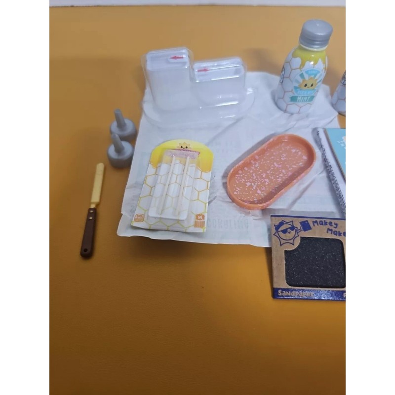 MGA New Miniverse Make It Mini MARBLE ARC CANDLES Green