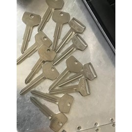 one 1988-1992 Toyota Corolla Wagon Automotive TR39 toy30 Key Blank ./,.,st16