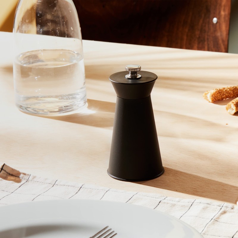 A di Alessi Pepe Le Moco Pepper Mill, Black, (AJM09