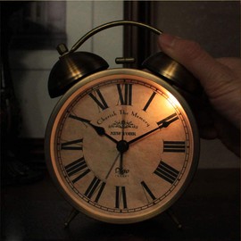 Maxspace Wecker mit Nachtlicht, Retro Wecker Analog Ohne Ticken Batteriebetrieben, Doppelglockenwecker Wecker Laut für Tiefschläfer Jungen und Mädchen