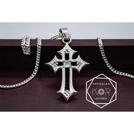 Dije de Cruz hecho a mano en plata ley 925 con 5 incrustraciones de zirconias de alta calidad- Joyería fina para mujeres y hombres