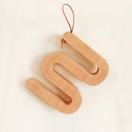 SHINCULSUN Kitchen Counter Table Top Hot Pad Wooden Hot Pot Pan Holder Beech Wood Non-Slip Table Mat Heat Resistant Holder for Bowl Dish Teapot Thickened Creative Coaster Hanging Ornament Decor (M)