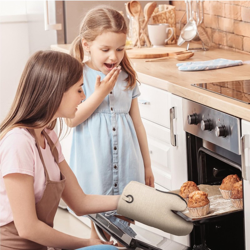 Frigidaire Sasha Cotton and Neoprene Oven Mitts, Heat Resistant, Anti-Slip,
