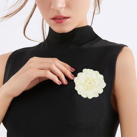 Elegant Large Cloth Flower Brooches Big Camellia Flower Pin for Women Dainty Cloth Fabric Rose Brooches Dress Skirt Scarf Hat Pins Clothing Decoration Accessories (Beige A)