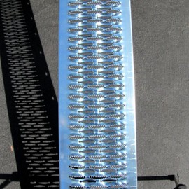 ATV Load Ramps ATV Truck Ramps Quad Ramp Lawn Mower All Purpose Ramps with Leveling Plates