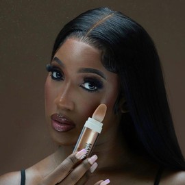 Face & Body Highlighter for Perfectly Radiant Skin - Glowing Finish - Color: Golden Brown
