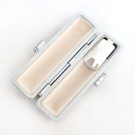 印鑑ケース シルバー枠 ＳＴニュークロコケース ベージュ （10.5ｍｍ～12ｍｍ） 朱肉付き 認印 銀行印 用 (ベージュ)