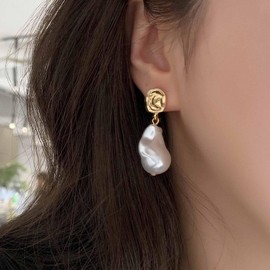 Allereya Vintage Baroque Pearl Drop Earrings Fireball Pearl Earrings Gold Pearl Dangle Earrings Hammered Square Stud Earrings Pearl Bridal Earrings Jewelry for Women