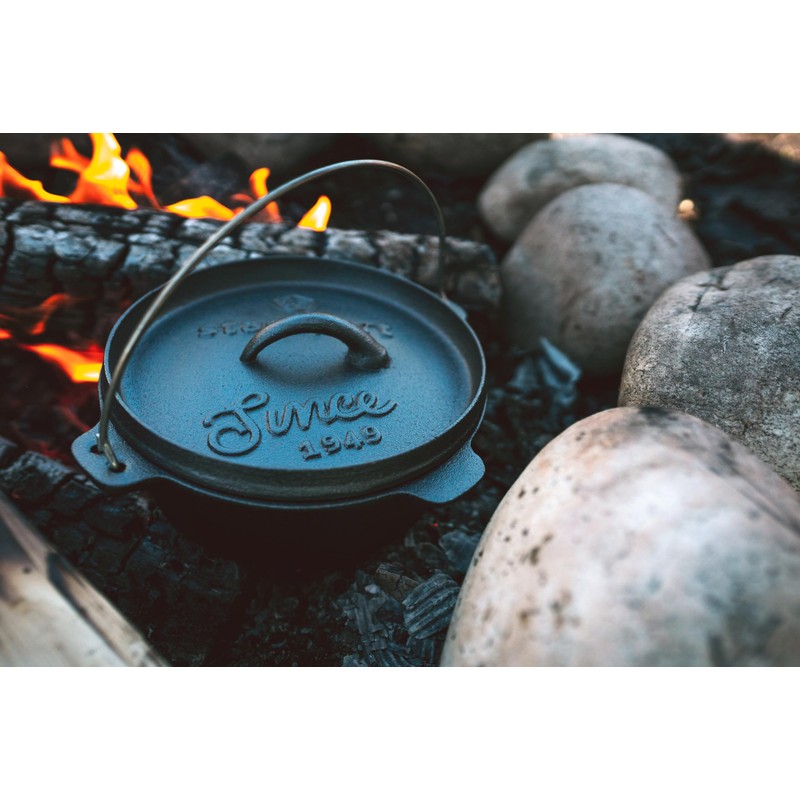 Stansport 4 QT Pre-Seasoned Cast Iron Dutch Oven with Legs