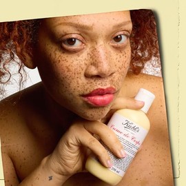 Kiehl’s Creme de Corps - Crema Corporal Hidratante, Para una Piel Suave y Tersa. Fórmula Nutritiva con Escualano, Manteca de Cacao y Karité, Textura Ligera de Rápida Absorción, 250 ml