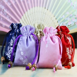 Lucky bag Korean traditional souvenir Foreigner gift Good luck decoration Mini lucky bag Embroidery props Red / 복주머니 한국 전통 기념품 외국인 선물 행운 장식 미니 복주머니 자수 소품 붉은색