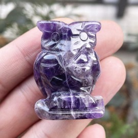 Fekuar Natural Purple Amethsyt Owl Bird Statue, Hand Carved Reiki Healing Crystal Animal Figurines Pocket Palm Stone Home Decoration 1.5 inches