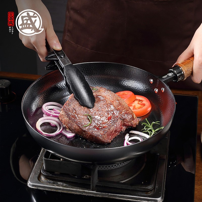 MITSUMOTO SAKARI 11-Inch Japanese Iron Skillet, Flat Bottom