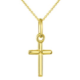 Collar con colgante de cruz pequeña de oro amarillo de 14 quilates