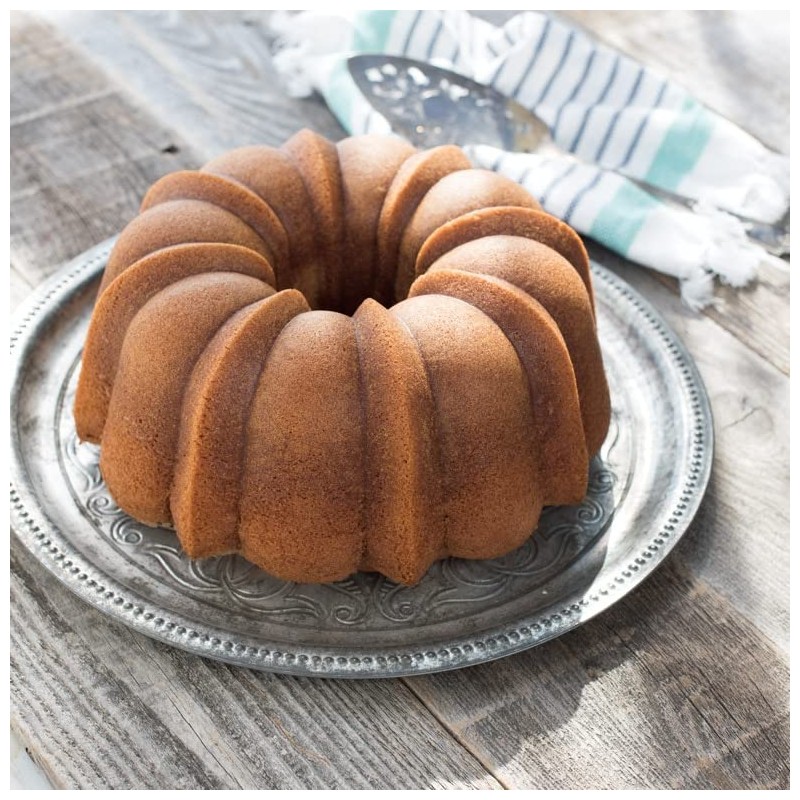 Nordic Ware Original Bundt, 12-Cup, Graphite