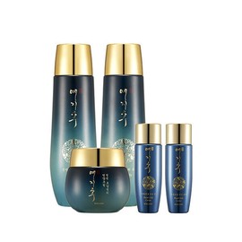 Yejihu Jeongbin Royal Jelly 3-piece set with skin lotion, nourishing cream, and basic cosmetics set with an additional mask pack. / 예지후 정빈 로얄제리 3종세트 스킨 로션 영양크림 기초화장품세트 마스크팩 추가증정