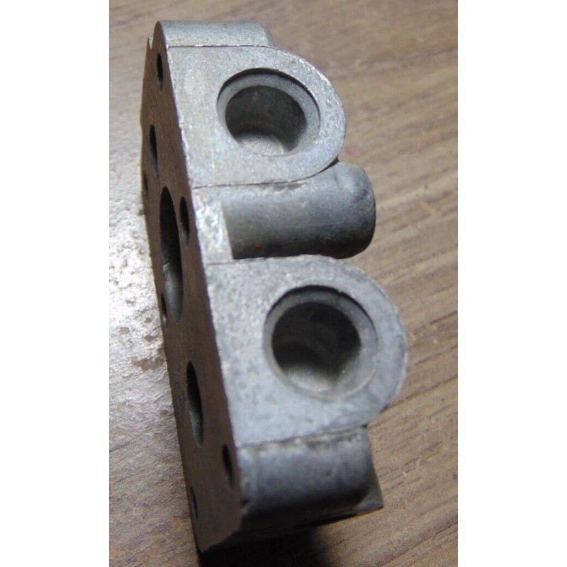 … MERCURY QUICKSILVERS 53240 FUEL PUMP BASE 4hp 7.5hp 9.5hp