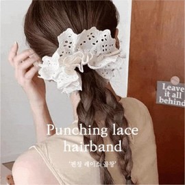 Igeojjim Punching Lace Scrunchie / 이거찜 펀칭 레이스 곱창밴드
