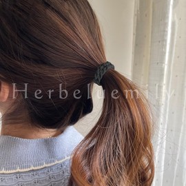 [Herbeluemily] ヘアゴム 黒 モノトーン 4本セット 髪ゴム 大人 お洒落 ベーシック シンプル A