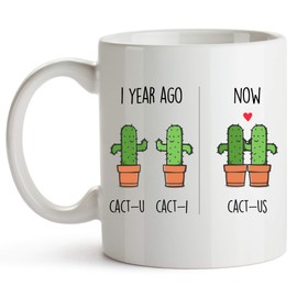 YouNique Designs Taza de 1 año de aniversario, 325 ml, divertida taza de café de un año para novio y novia, 1 año de cita, aniversario, primer año, cita, aniversario (blanco)