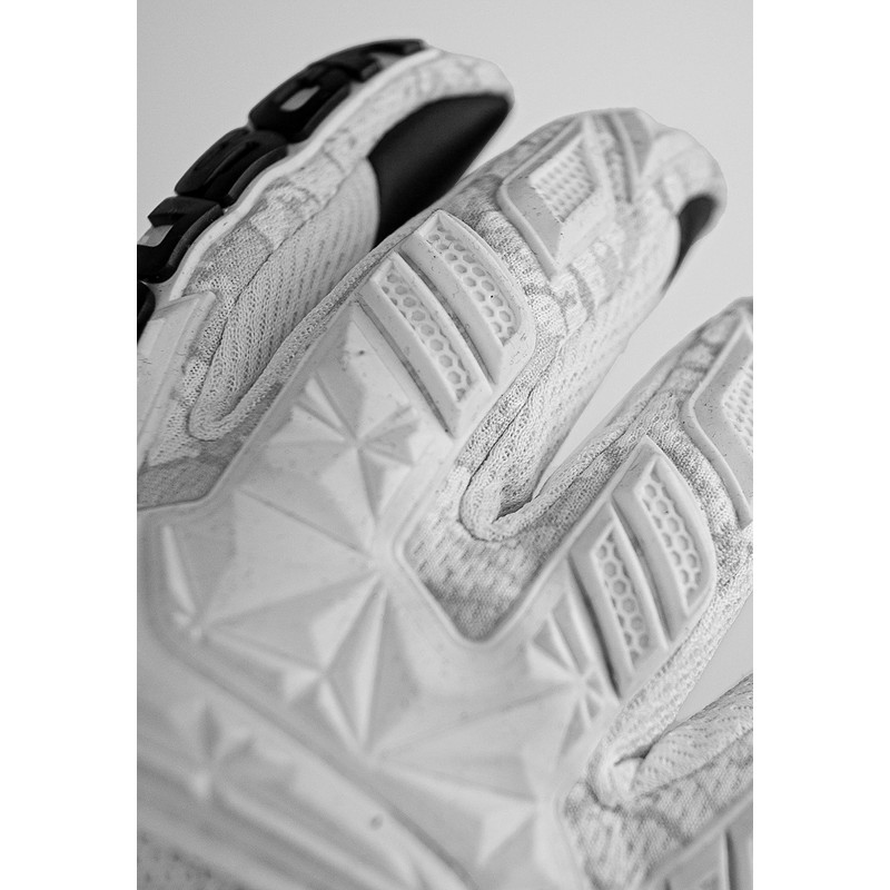 Reusch Attrakt Freegel Infinity Unisex Goalkeeper Gloves with Inner Seam