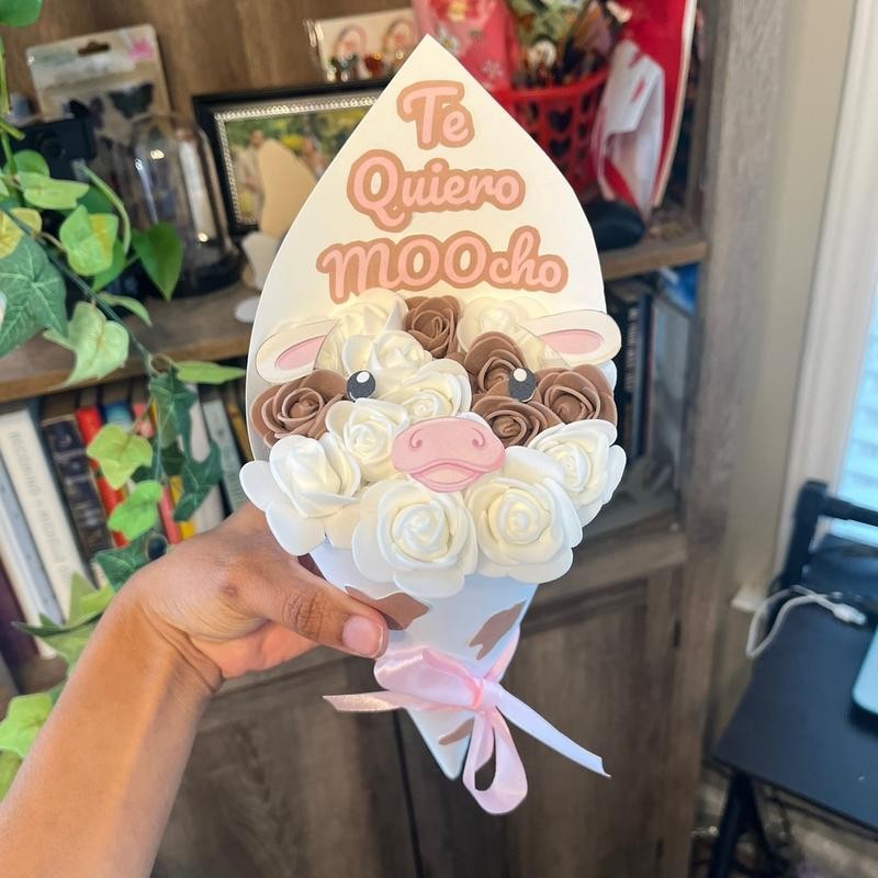 CUTE COW ROSE BOUQUET handmade flower - Cow Bouquet: Pig