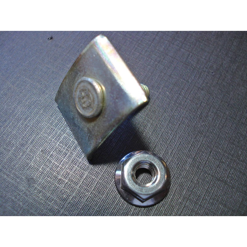 Auveco 6 pcs rear quarter belt moulding clips 1951 1952