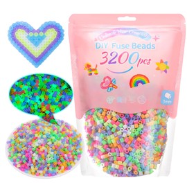 VynyQoo Perline da Stirare Fosforescenti, 3200 Pezzi in 7 Colori, Perline Fusibili da 5 mm, Kit Creativo per Bambini 6+, Idea Regalo Perfetta per Compleanno e Capodanno