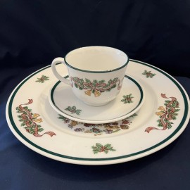Johnson Bros Victorian Christmas Dinner Plate, Cup & Saucer Set Beautiful NIB