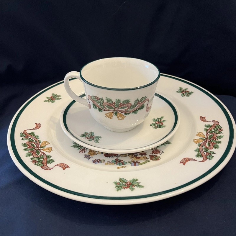Johnson Bros Victorian Christmas Dinner Plate, Cup & Saucer Set