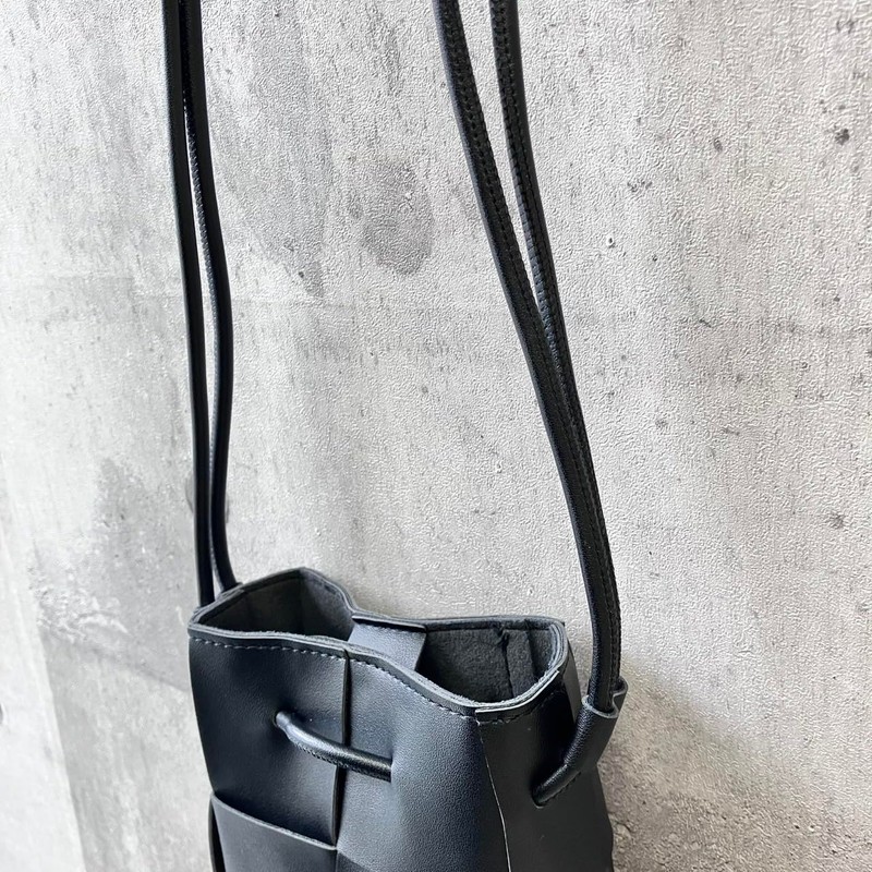 mauve Mesh Square Smartphone Shoulder, Black