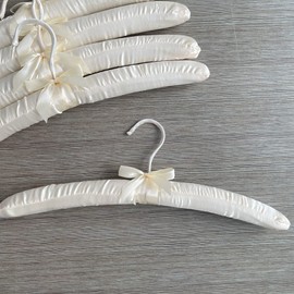 Fazanwey Padded Hangers for Clothes Satin Hangers Clothes Hangers Padded Hangers for Women Sweaters (5pcs)