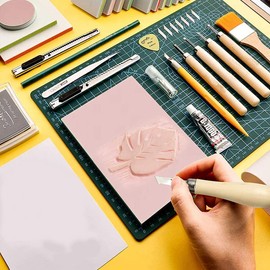 Set of tools for cutting stamps, rubber for cutting linen blocks with wood, one 5 blades