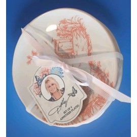 Dolly Set x4 Dolly Parton Kohls Pink Appetizer Plates w Scenes From Dolly’s Childhood