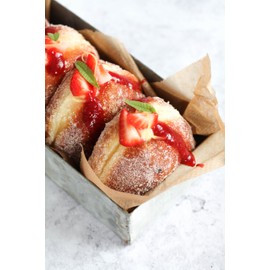 Zazou Emporium - Madagascar Vanilla Pods - Pack of 10 - Grade A Vanilla Beans - Gourmet Vanilla for Baking in a Resealable Pouch (4 Pods)