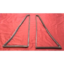 TOP QUALITY 1966-1977 EARLY FORD BRONCO PREMIUM VENT WINDOW SEAL SET WITH HARDWARE - LH & RH