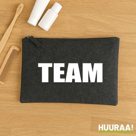 Huuraa Kulturbeutel Team Schriftzug Geschenk 1 Liter Charcoal Filz Team Geschenkidee