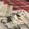 3Dミニシューズキーチェーン。ノベルティで面白いガジェットデコレーション。誕生日パーティーギフト。, Polychrome(靴1組), mini