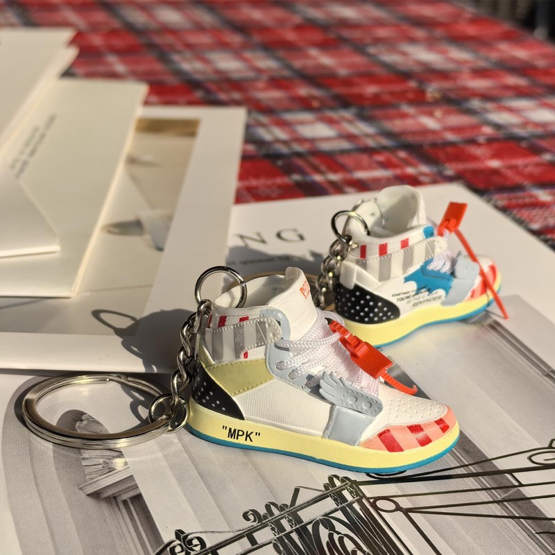 3Dミニシューズキーチェーン。ノベルティで面白いガジェットデコレーション。誕生日パーティーギフト。, Polychrome(靴1組), mini