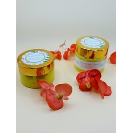 Moisturizing Cream with Aloe Vera, Almond Oil, Saffron, Vitamins (C & E) and other natural ingredients. (1 oz)