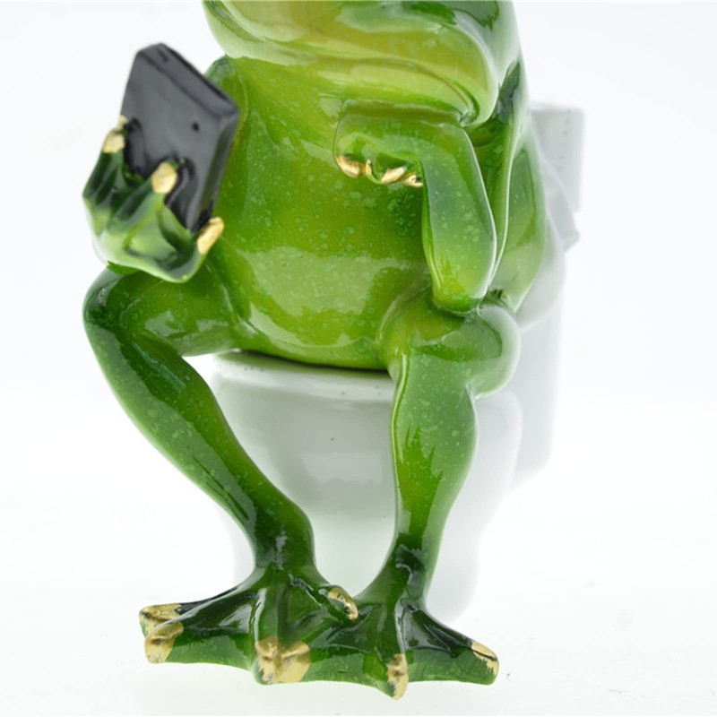 DOUBLETOP Creative Animals Frog Desktop Ornaments Bathroom Toilet Figure Fun