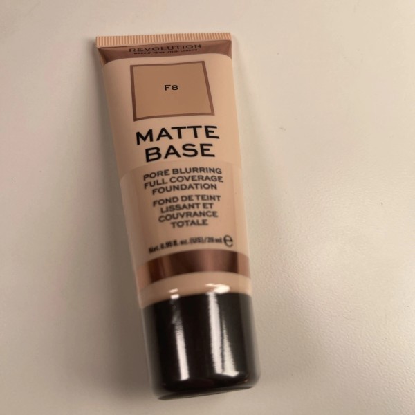 Makeup Revolution F8 Matte Base Pore Blurring Foundation Full Coverage