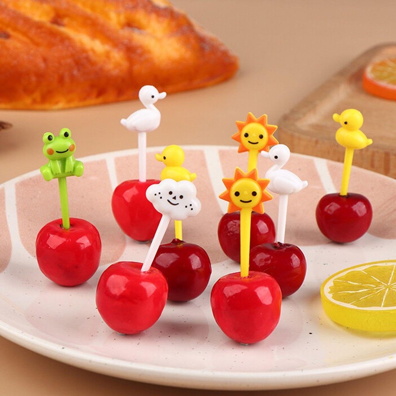 GDFHBD 48 Pieces Mini Plastic Fruit Signs, Cute Cartoon Animals,