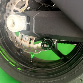 ZEXDDI Fit For Kawasaki Z900 Z900RS Z900SE Z 900 2017-2022 2023 2024 2025 Motorcycle CNC Swingarm Spool Sliders Stand Screw Swing Arm Sliders (Green)