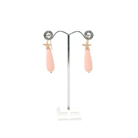 Ohrhänger mit Tropfen aus hellrosa Korallenpaste und Haken mit Seestern aus rosévergoldetem Silber