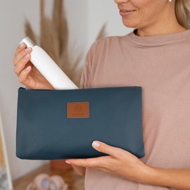 ILLURE® Small Make-Up Bag | Premium | Small Cosmetic Bag for Handbag or on the Go | Makeup Bag | Storage Bag | Travel Toiletry Bag | Organiser, Pastel blue, Make-up bag