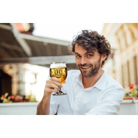 CROWNLY CRYSTAL® Personalisierte Geschenke Männer Bierglas Mit Gravur Bier Geschenke für Männer Adventskalender für Männer Geschenkideen Männer Papa Geschenk Geburtstag Geschenk Bruder (H)