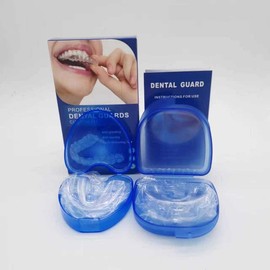 4 protectores bucales para dormir. 4 protectores dentales en 2 tamaños y estuche incluido! Para evitar rechinar los dientes y roncar por la noche. Protectores bucales moldeables. Guarda dental para dormir. Diseño profesional para adaptarse perfectamente 