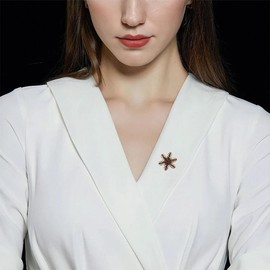 EMEGCY Red Snowflake Brooch for Women Christmas Snowflake Brooch Pin Gold Plated Snowflake Lapel Pin Jewelry Gift for Mom Wife